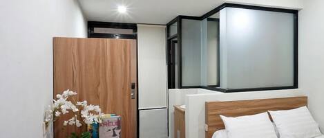 Deluxe Room | Desk, free WiFi, bed sheets