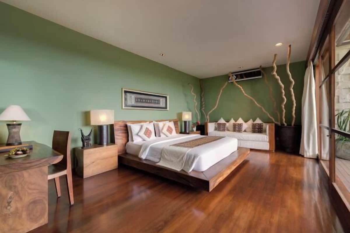 In-room safe, individually decorated, individually furnished, desk