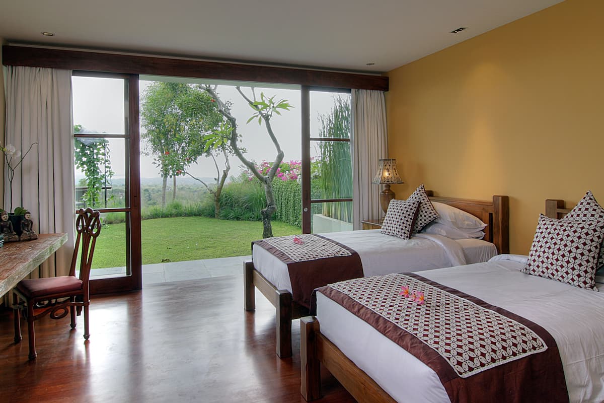 Twin Room | In-room safe, individually decorated, individually furnished, desk