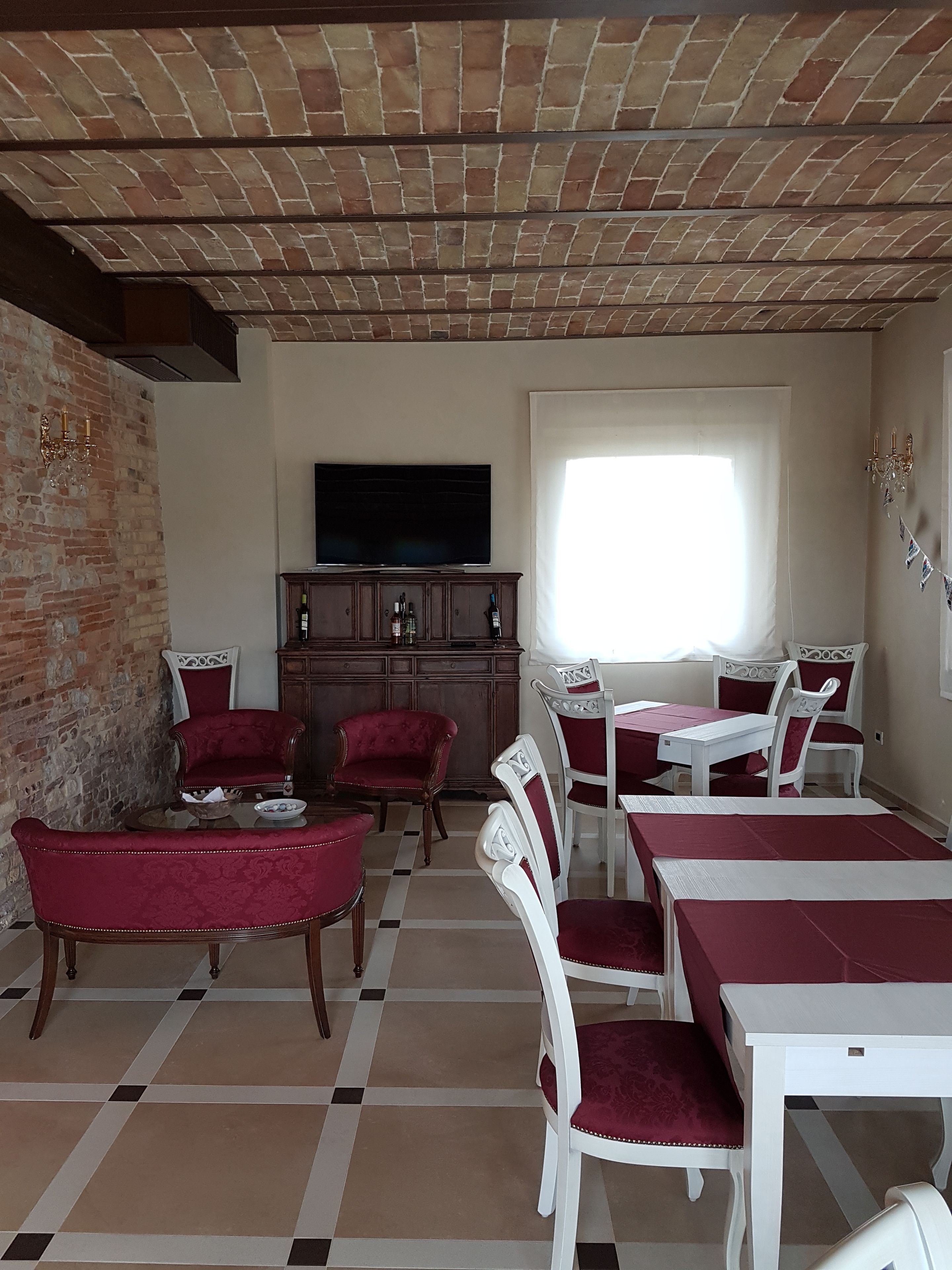 Sudah termasuk sarapan prasmanan setiap hari