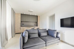 Flat-screen TV, heated floors