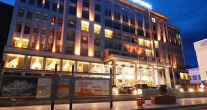 Royale Celebrity Hotel