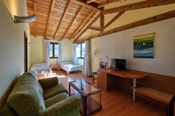 Family Room (4 adults) | Living room