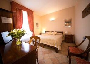 ميني بار ومكتب وتجهيزات عازلة للصوت وواي فاي مجانًا