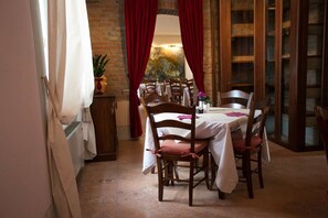 Tägliches inbegriffenes Frühstücksbuffet