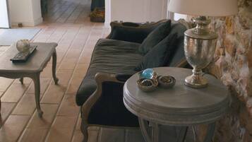 Coin salon dans le hall