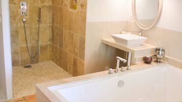 Chambre Deluxe (Roussillon) | Salle de bain
