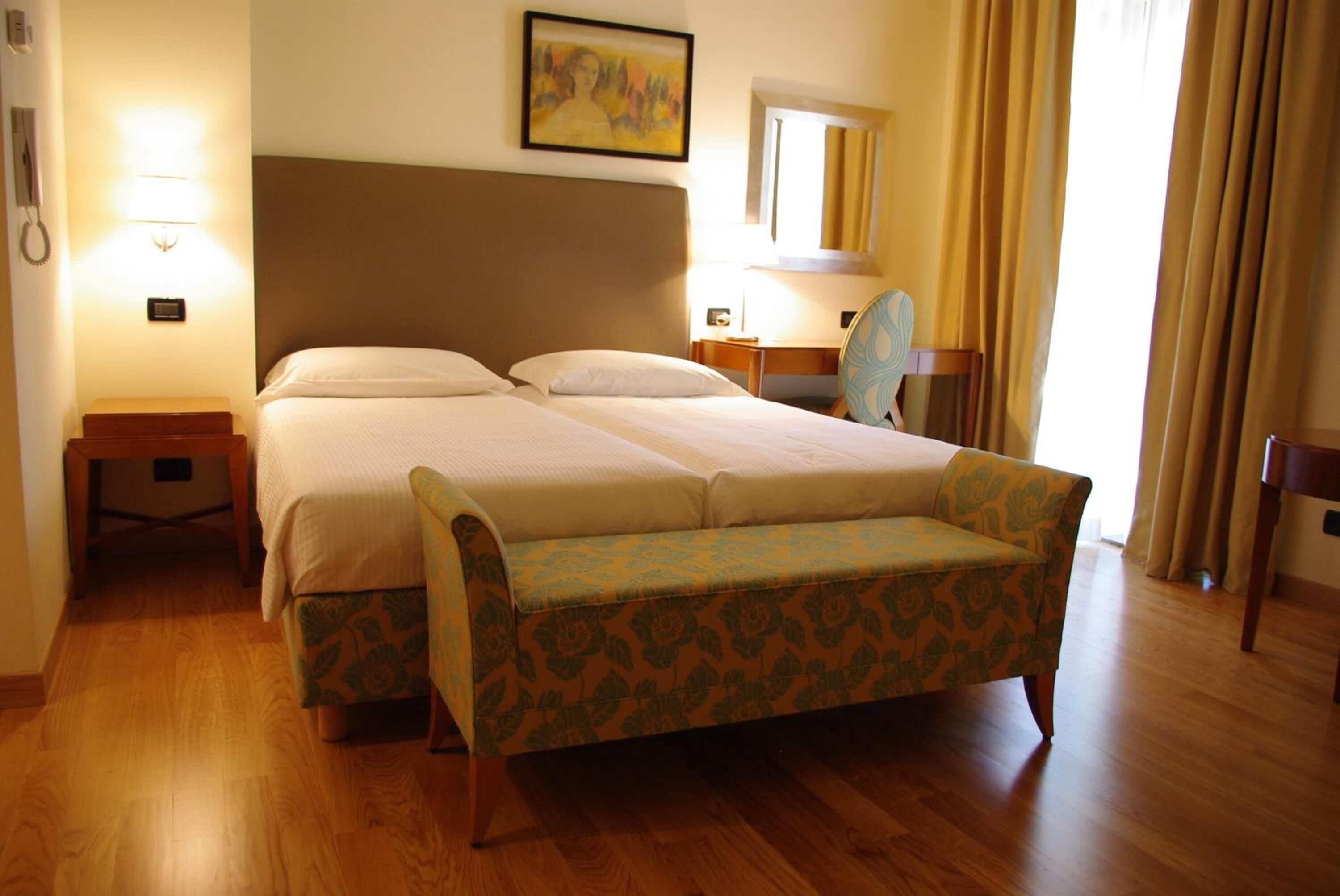 minibar, in-room safe, desk, free wifi