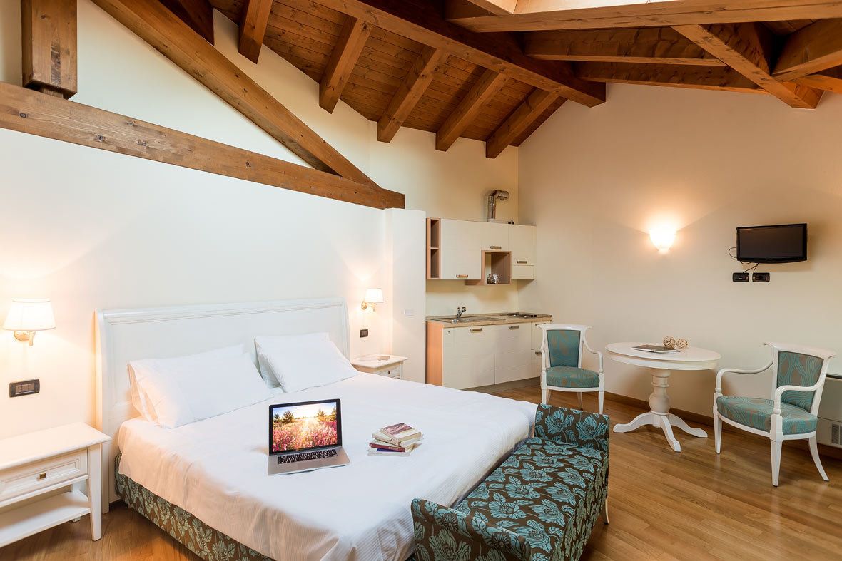 minibar, in-room safe, desk, free wifi