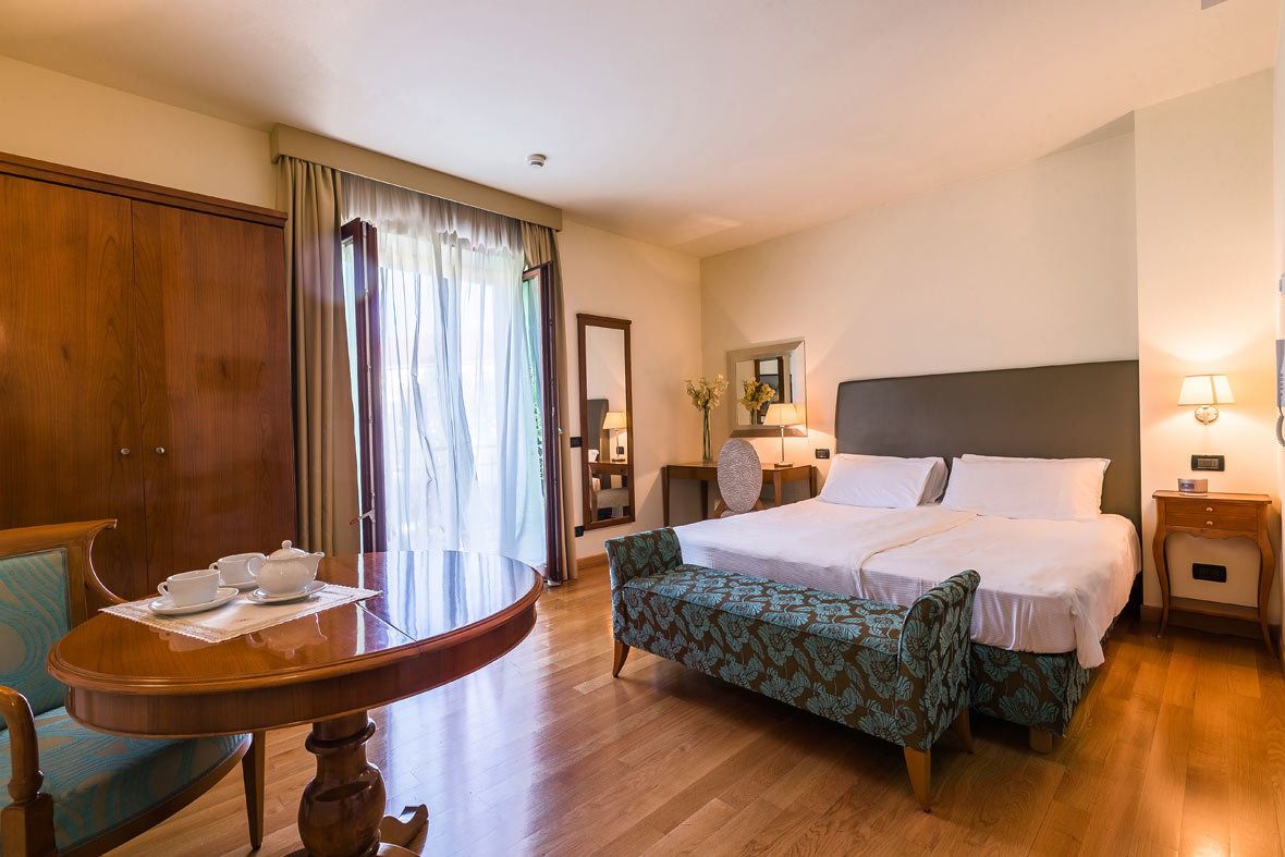 minibar, in-room safe, desk, free wifi