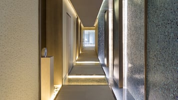 Couples treatment rooms, body treatments, hot stone massages