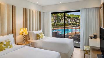 1 kamar tidur, seprai premium, brankas, dan meja kerja