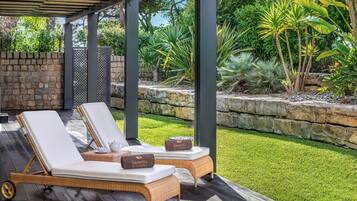 Behandlingsrom for par, kroppsbehandlinger og massasje med varme steiner