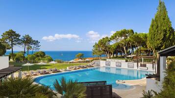 Indoor pool, 8 outdoor pools, pool umbrellas, pool loungers