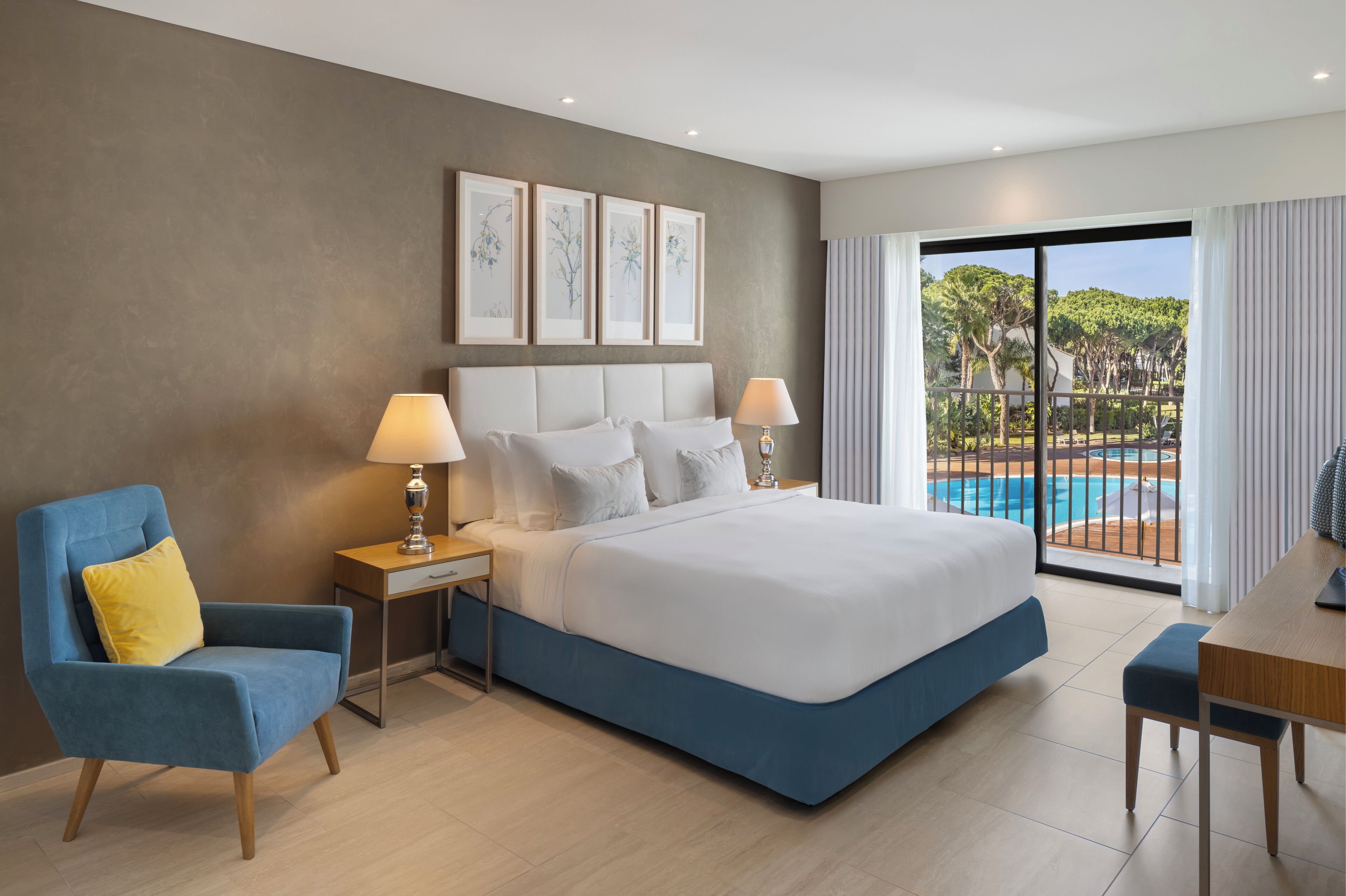 1 Schlafzimmer, hochwertige Bettwaren, Zimmersafe, Schreibtisch