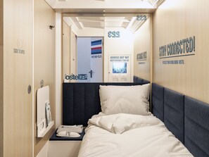 宿舍, 男女混合宿舍, 独立浴室 (Capsule Deluxe) | 高档床上用品、熨斗/熨板、免费 WiFi、床单