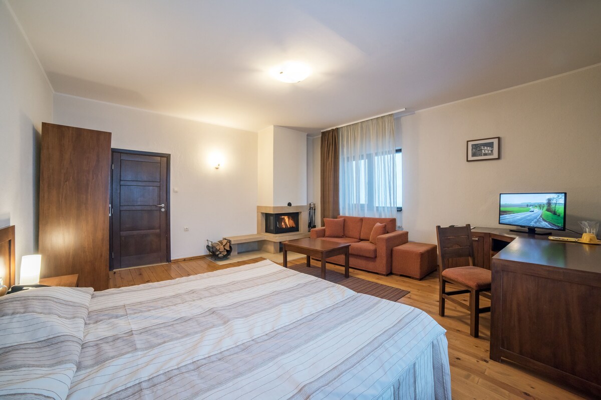 Kamar Double ( Fireplace) | Minibar, meja kerja, setrika/meja setrika, dan tempat tidur bayi gratis