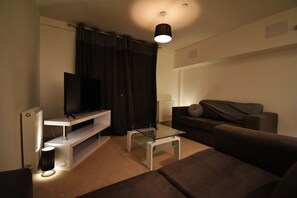 Flat-screen TV - Nautica Apartments Ipswich (Ipswich)
