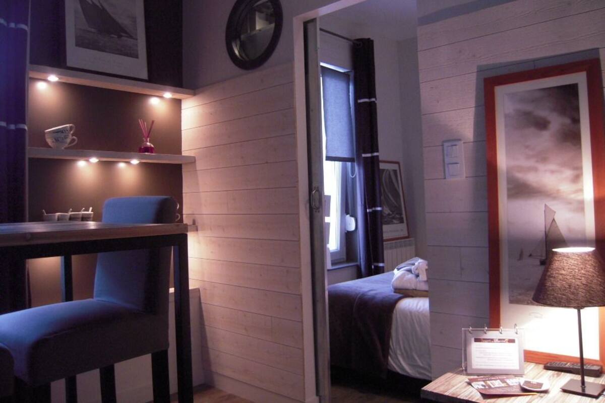 Minibar, individually furnished, iron/ironing board, rollaway beds