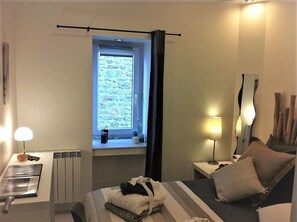 Minibar, individually furnished, iron/ironing board, rollaway beds