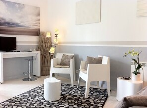 Minibar, individually furnished, iron/ironing board, rollaway beds