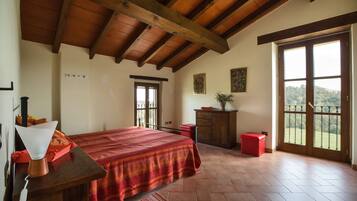 4 habitaciones, decoración personalizada y muebles diferentes