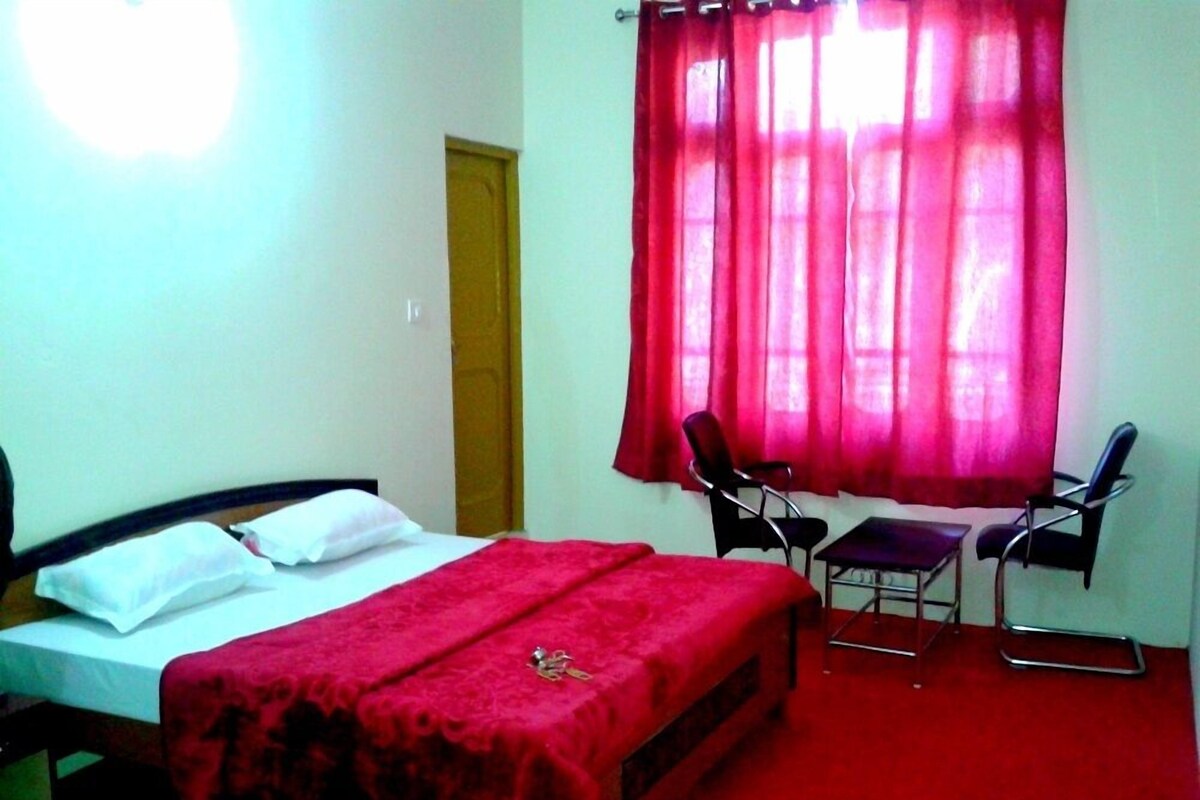 1 chambre, minibar, coffres-forts dans les chambres, bureau