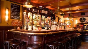 Bar (in der Unterkunft)