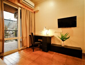 Standard Double Room, Balcony | Iron/ironing board, free WiFi, bed sheets - Hotel Toma's House (Tbilisi)