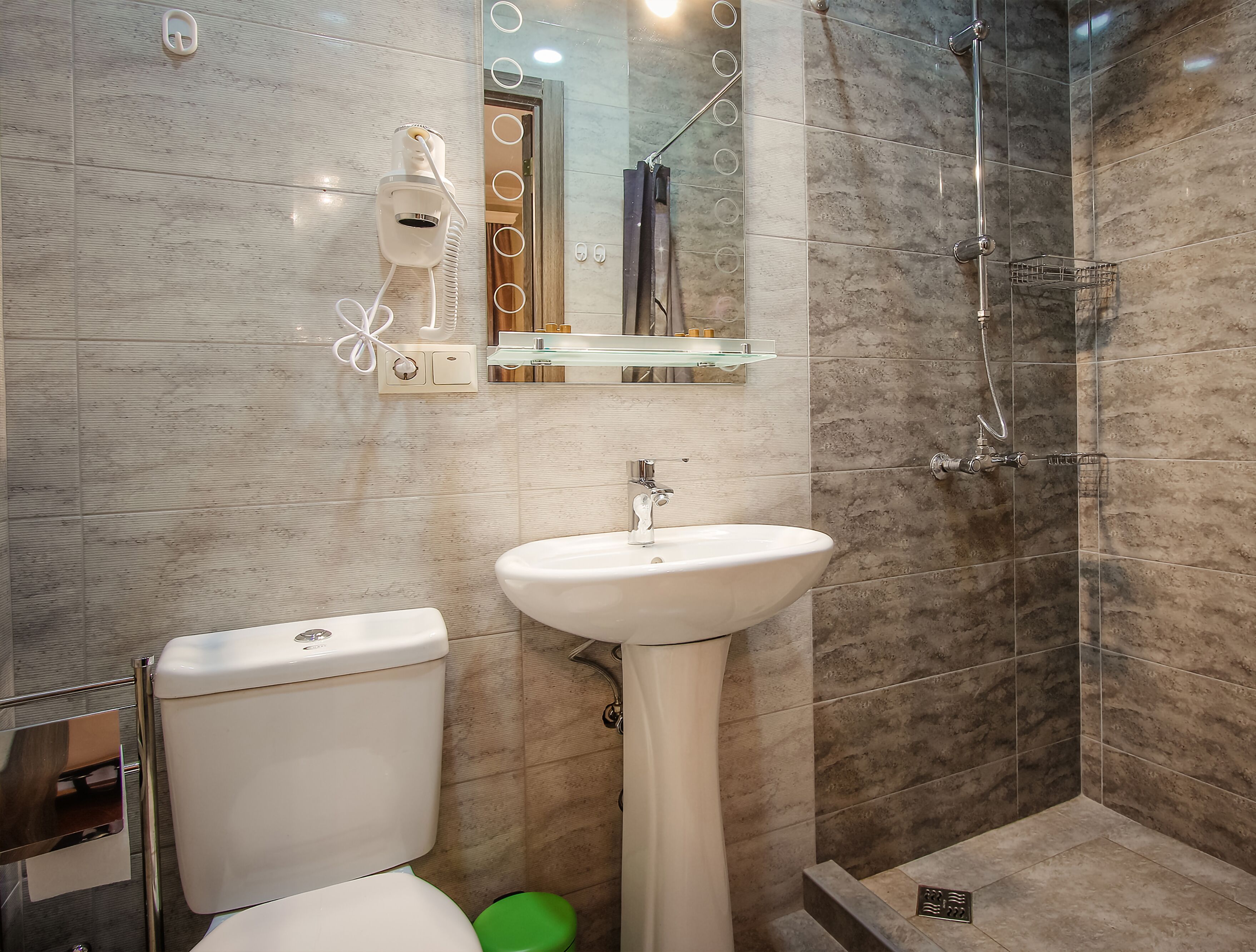 deluxe double room, 1 king bed, non smoking | bathroom | shower, free toiletries, hair dryer, bathrobes