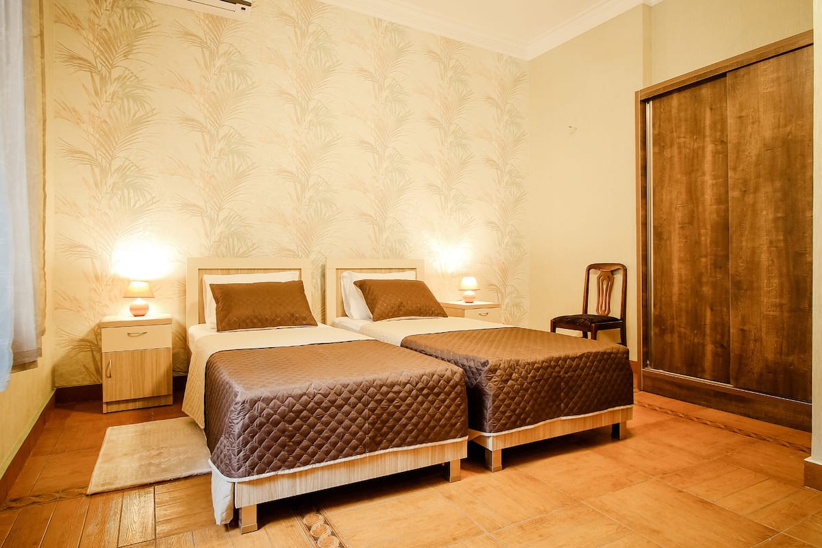 Standard Twin Room | Iron/ironing board, free WiFi, bed sheets