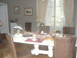 Coffee/tea maker, electric kettle - Chambres d'hôtes Les Pratges (Figeac)
