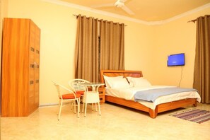 Double Room | In-room safe, desk, free WiFi, bed sheets - Dalma Lodge (Bububu)