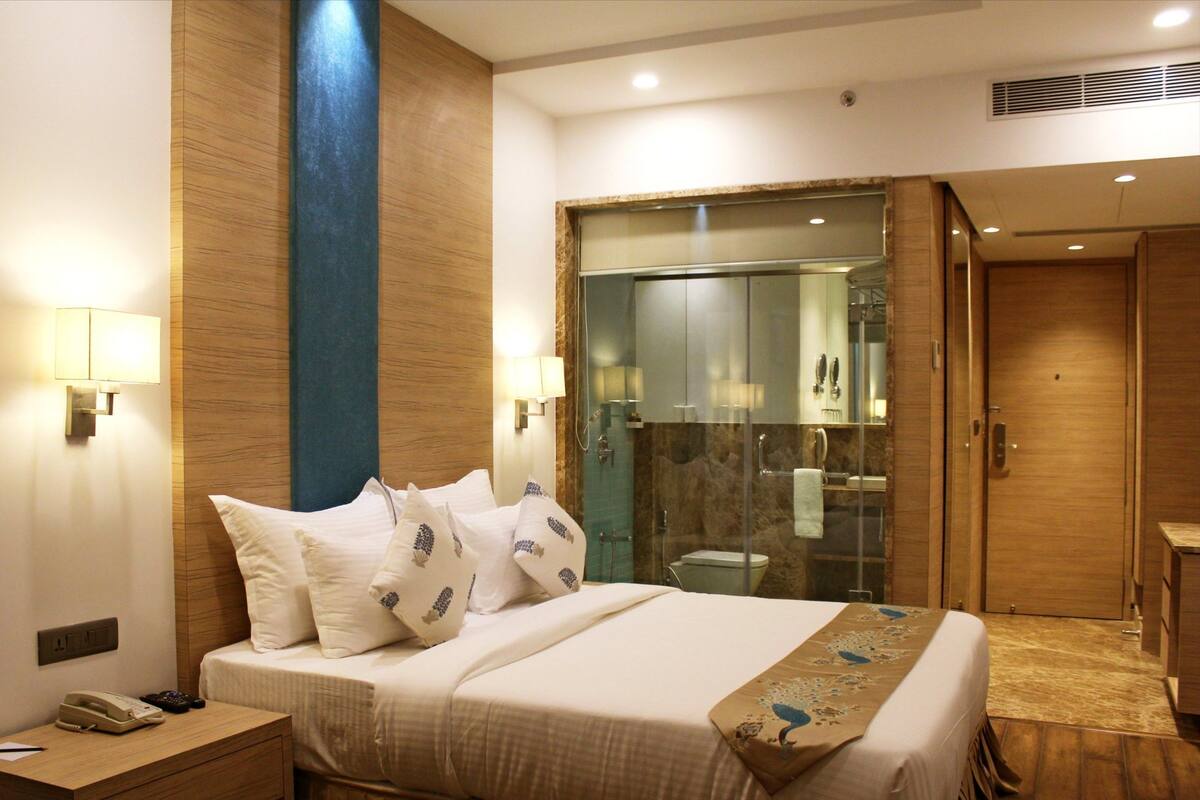 Kamar Superior, 1 Tempat Tidur King | Seprai premium, brankas, meja kerja, dan kedap suara