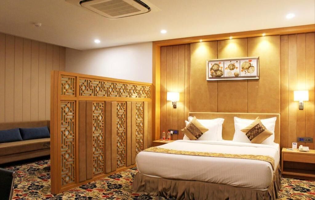Premium bedding, in-room safe, desk, soundproofing