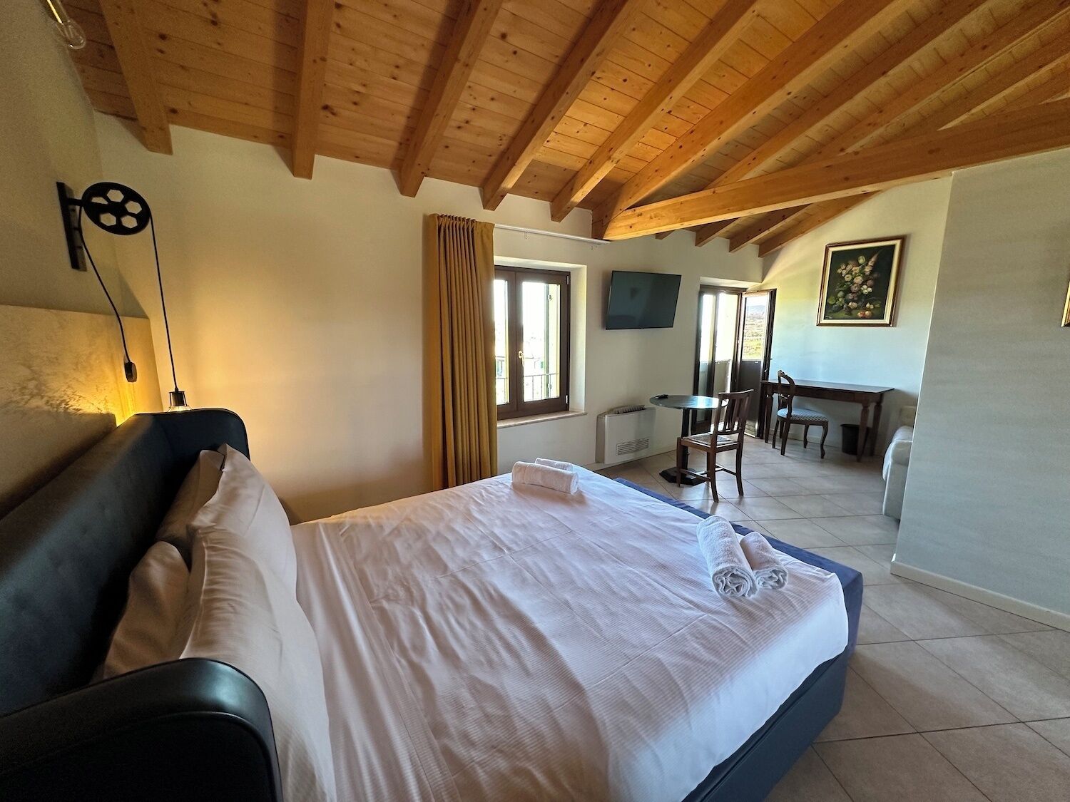 Romantic Double Room | Down comforters, in-room safe, free WiFi, bed sheets