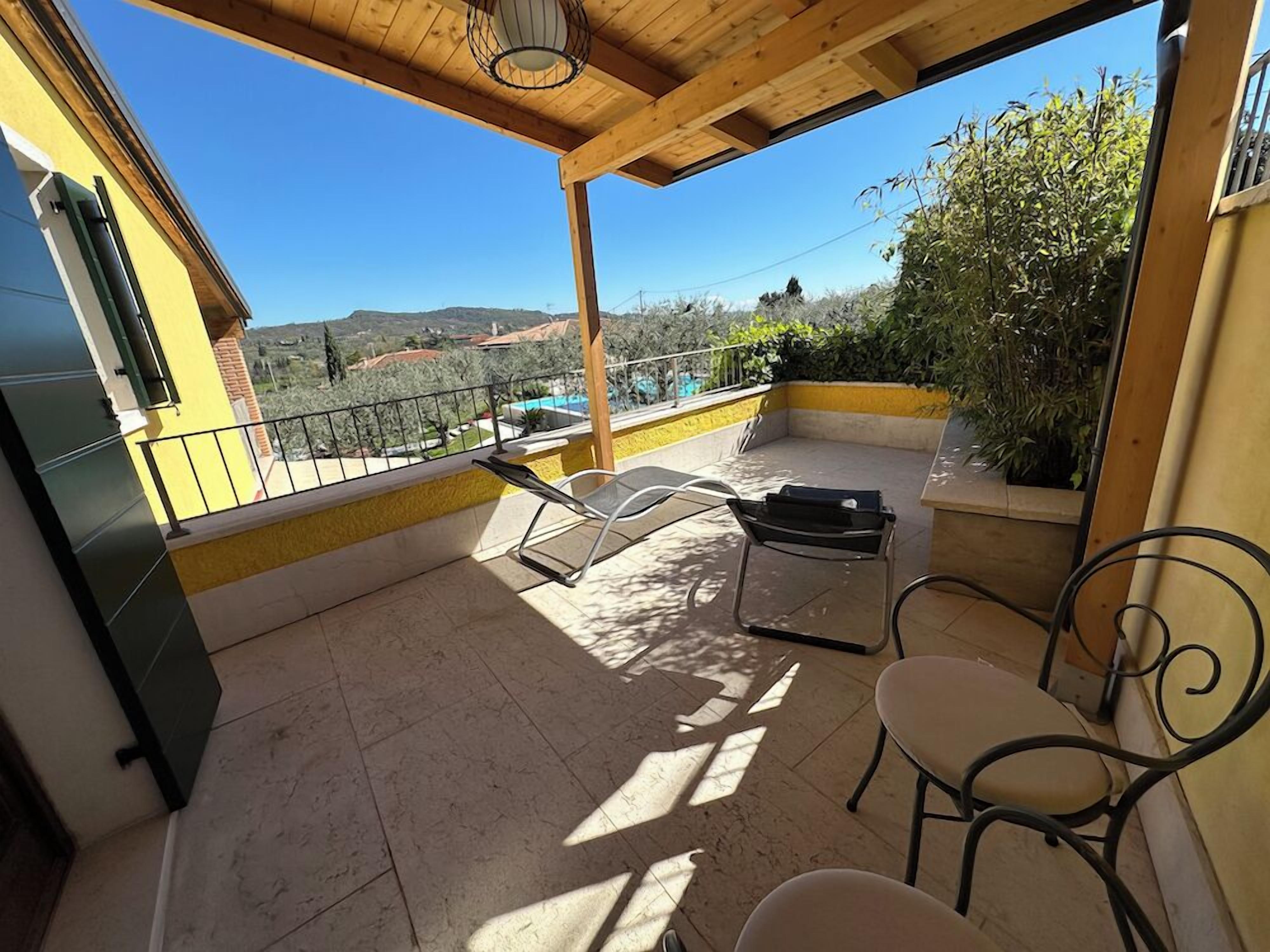 Down comforters, in-room safe, free WiFi, bed sheets