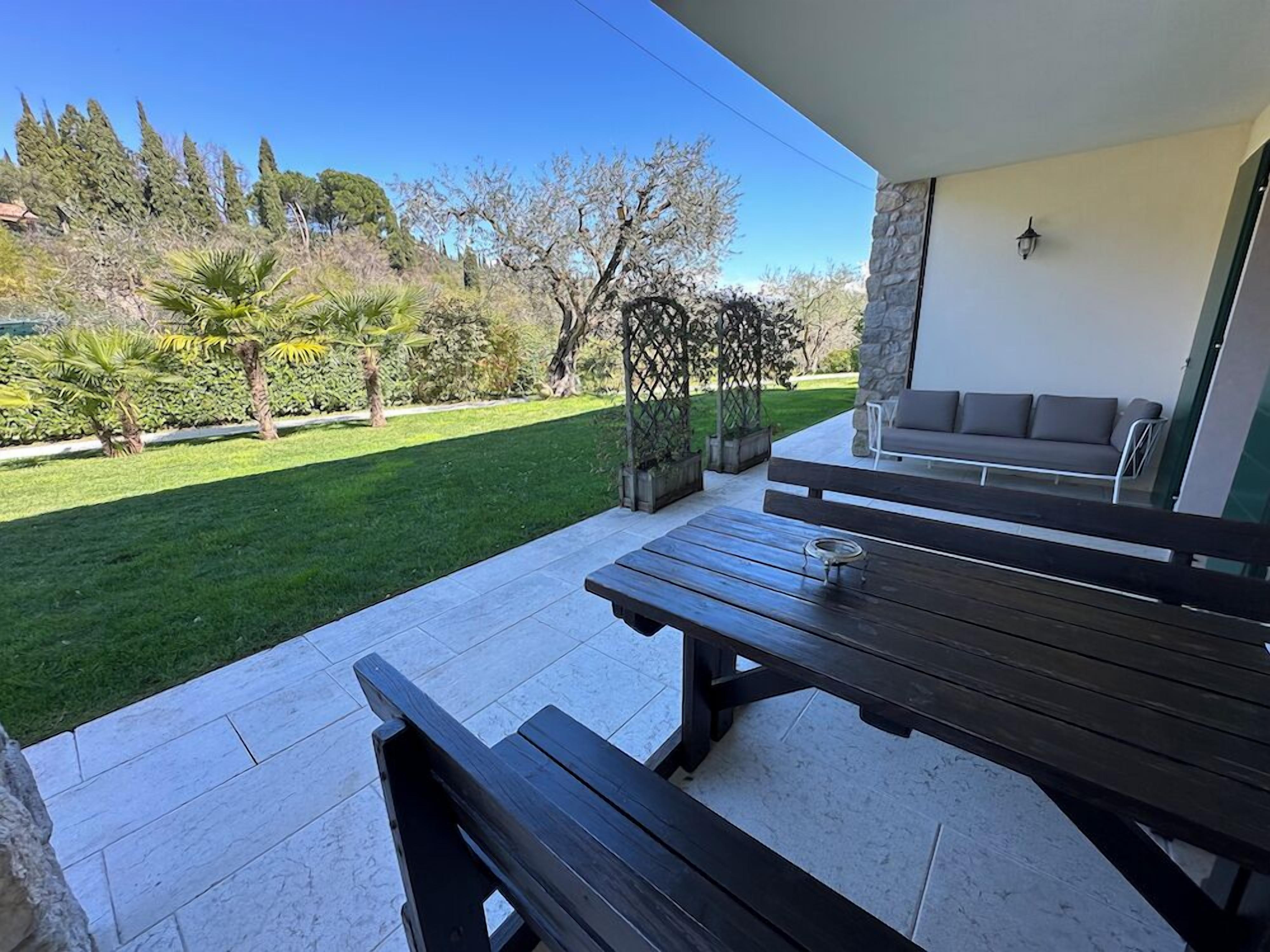 Habitación doble clásica, Terraza | Edredón, caja de seguridad en la habitación, wifi gratis y ropa de cama 