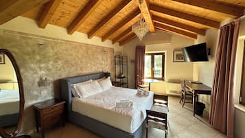 Romantic Double Room | Down comforters, in-room safe, free WiFi, bed sheets
