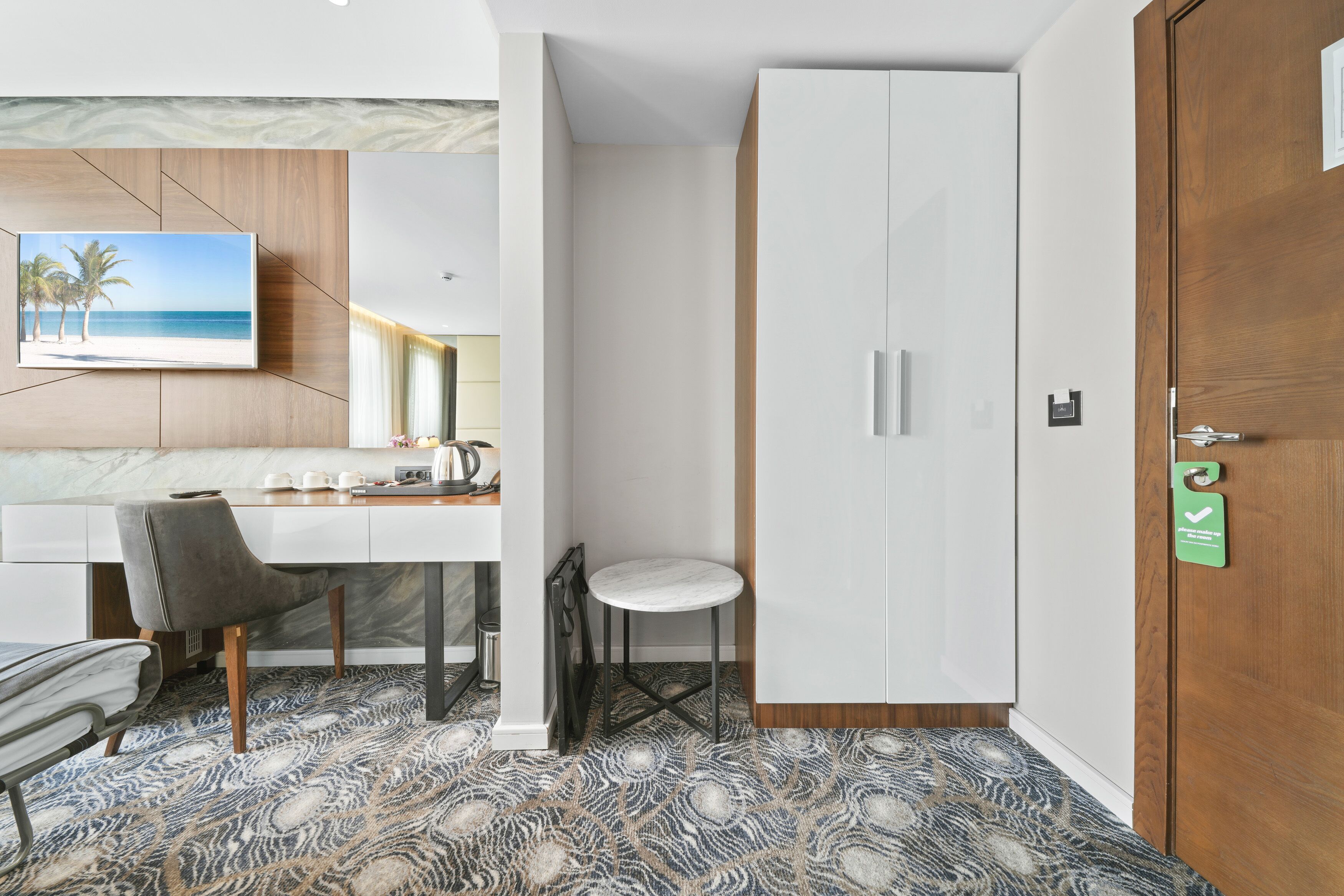 family room  with free parking | hypo-allergenic bedding, minibar, in-room safe, desk