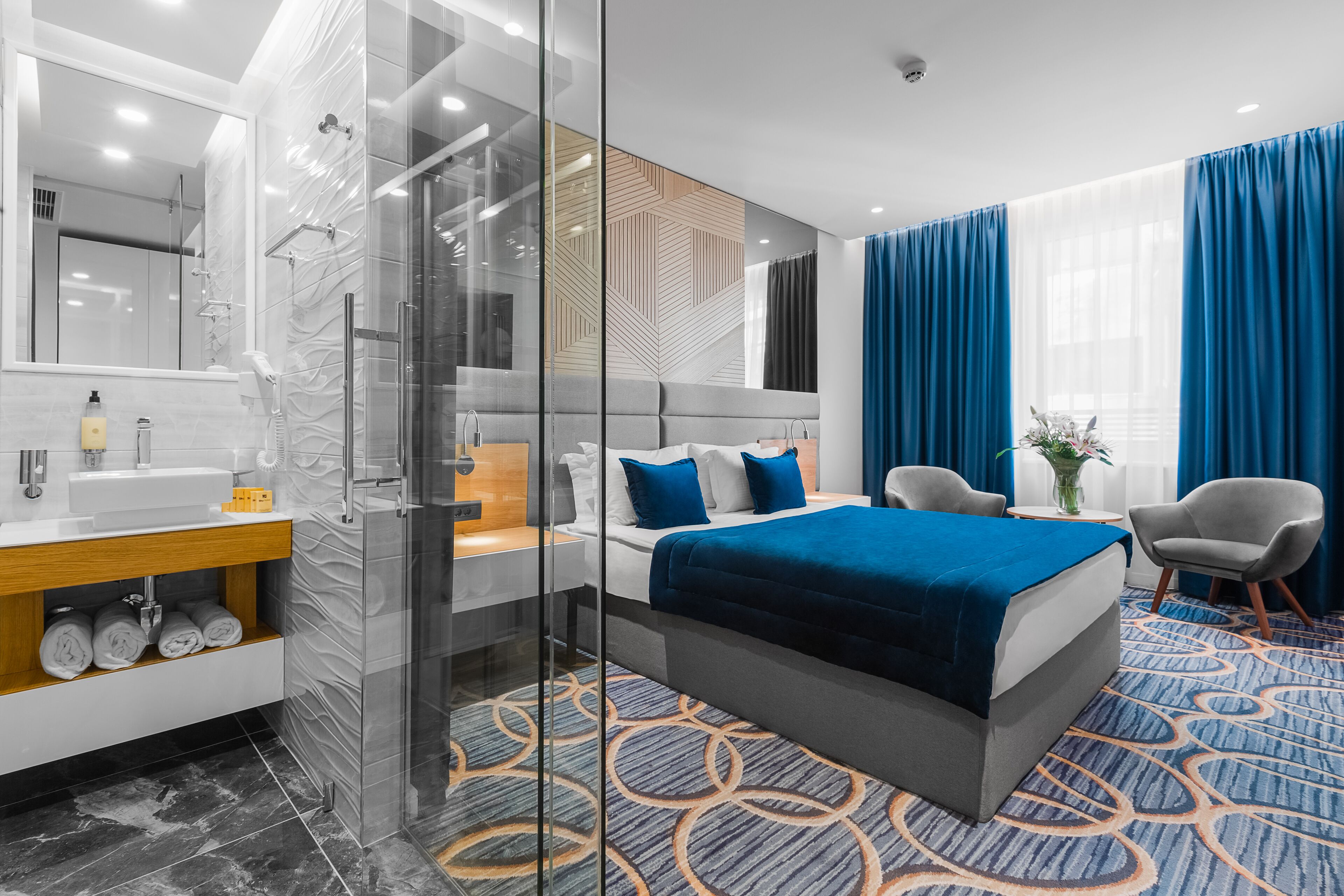 Standard Double Room with Free Parking | Allergikerbettwaren, Minibar, Zimmersafe, Schreibtisch