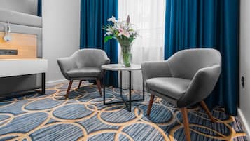 Allergikerbettwaren, Minibar, Zimmersafe, Schreibtisch