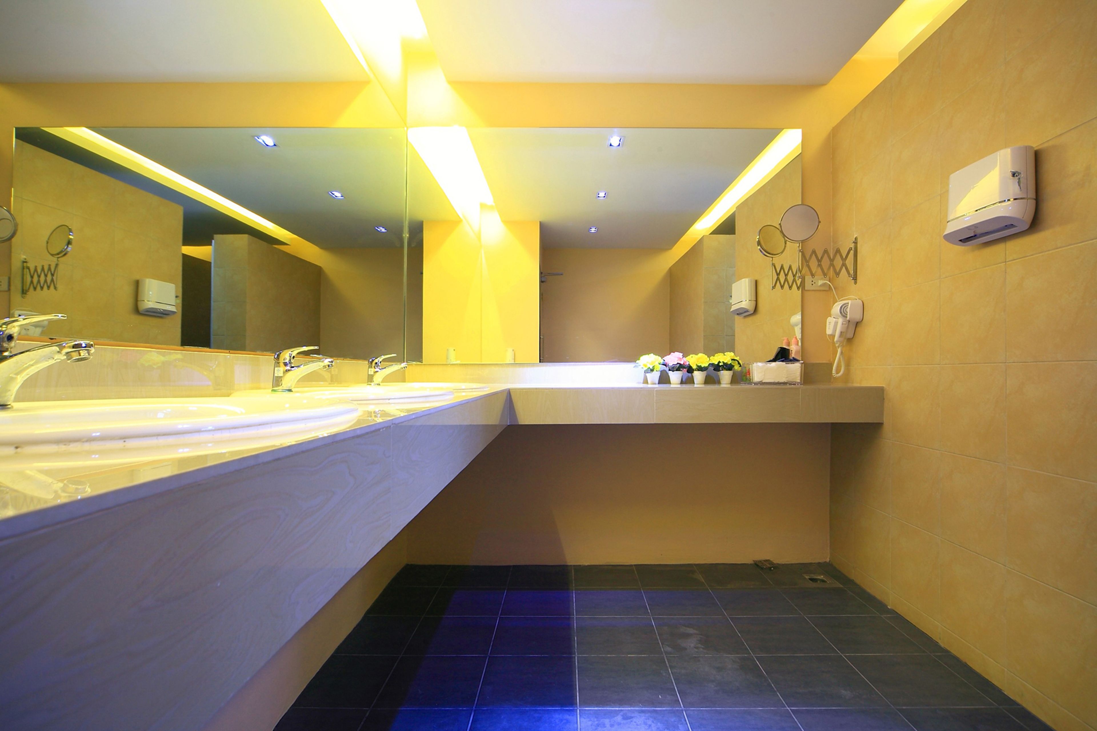 shower, eco-friendly toiletries, hair dryer