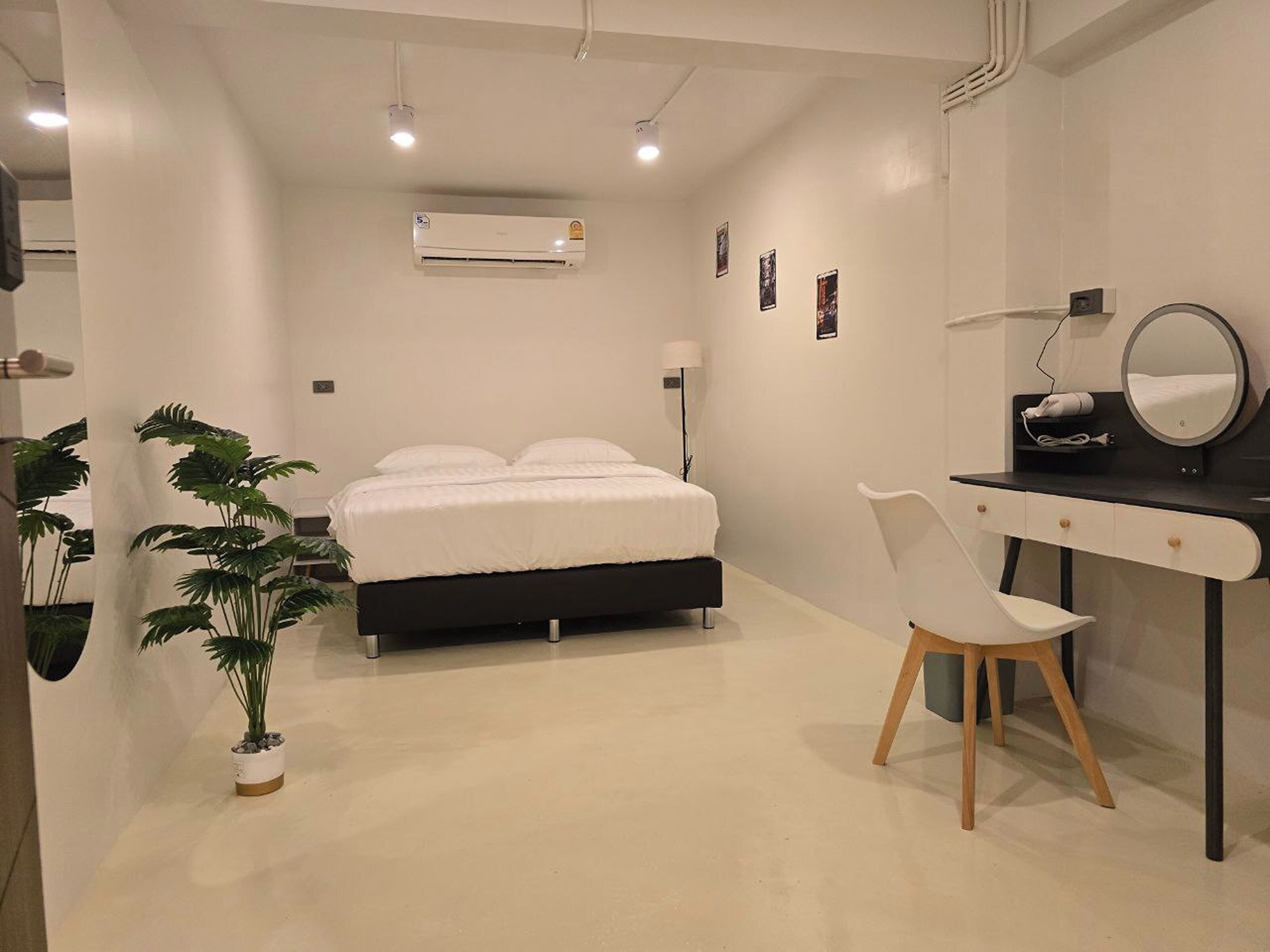 Superior Queen Room with Shared Bathroom | Minibar, phòng cách âm, truy cập Internet không dây miễn phí 