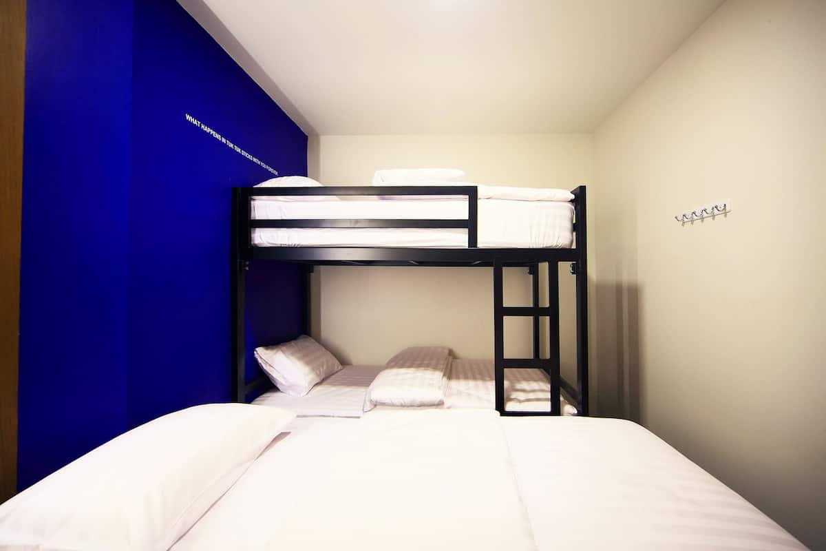 Triple Room with Shared Bathroom | Frigobar, quartos à prova de som, Wi-Fi de cortesia