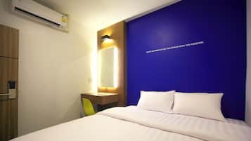 King Room with Shared Bathroom | Minibar, soundproofing, free WiFi