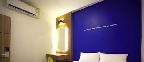 King Room with Shared Bathroom | Minibar, soundproofing, free WiFi