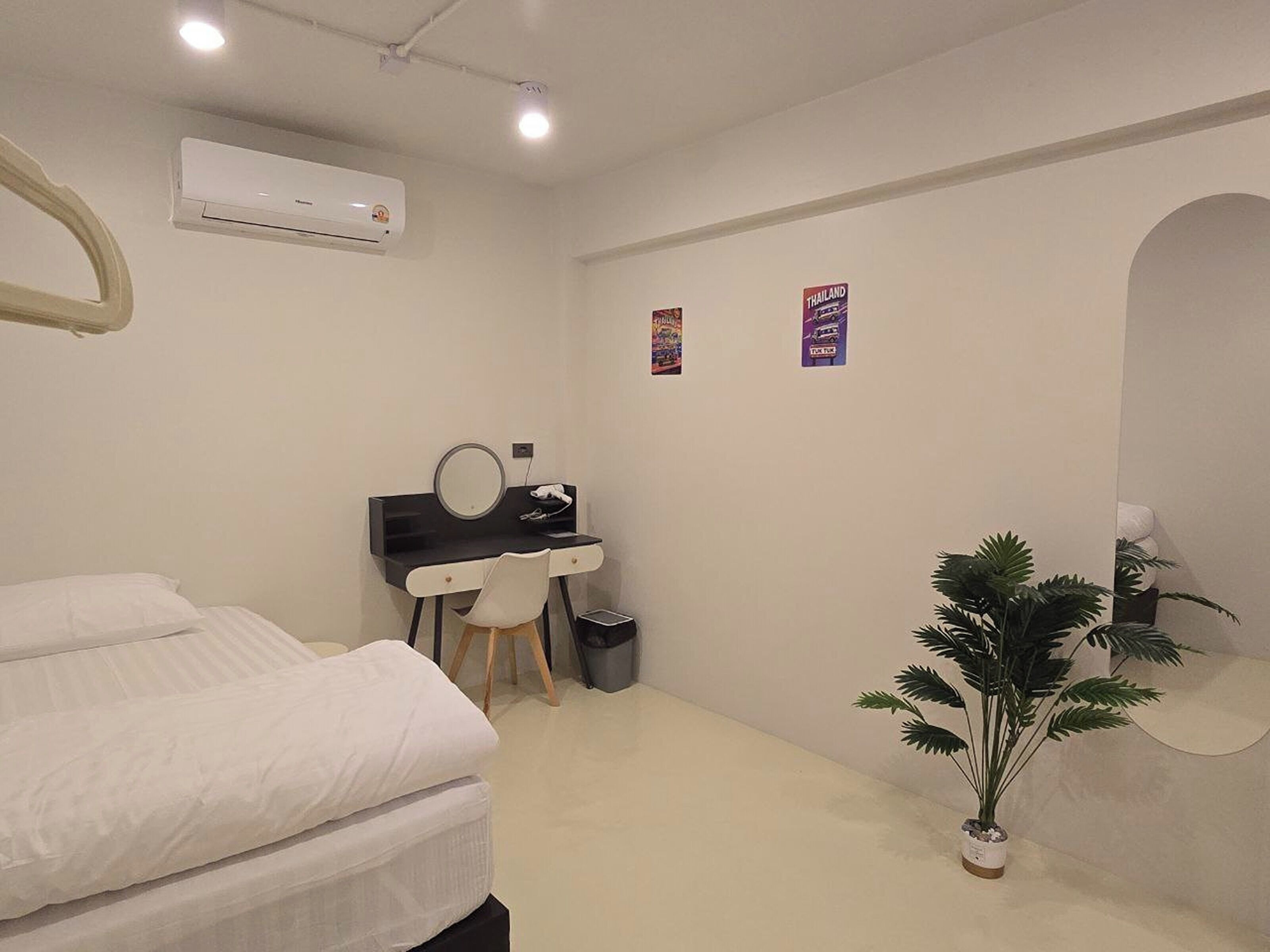 Superior Single Room with Shared Bathroom | Minibar, phòng cách âm, truy cập Internet không dây miễn phí 