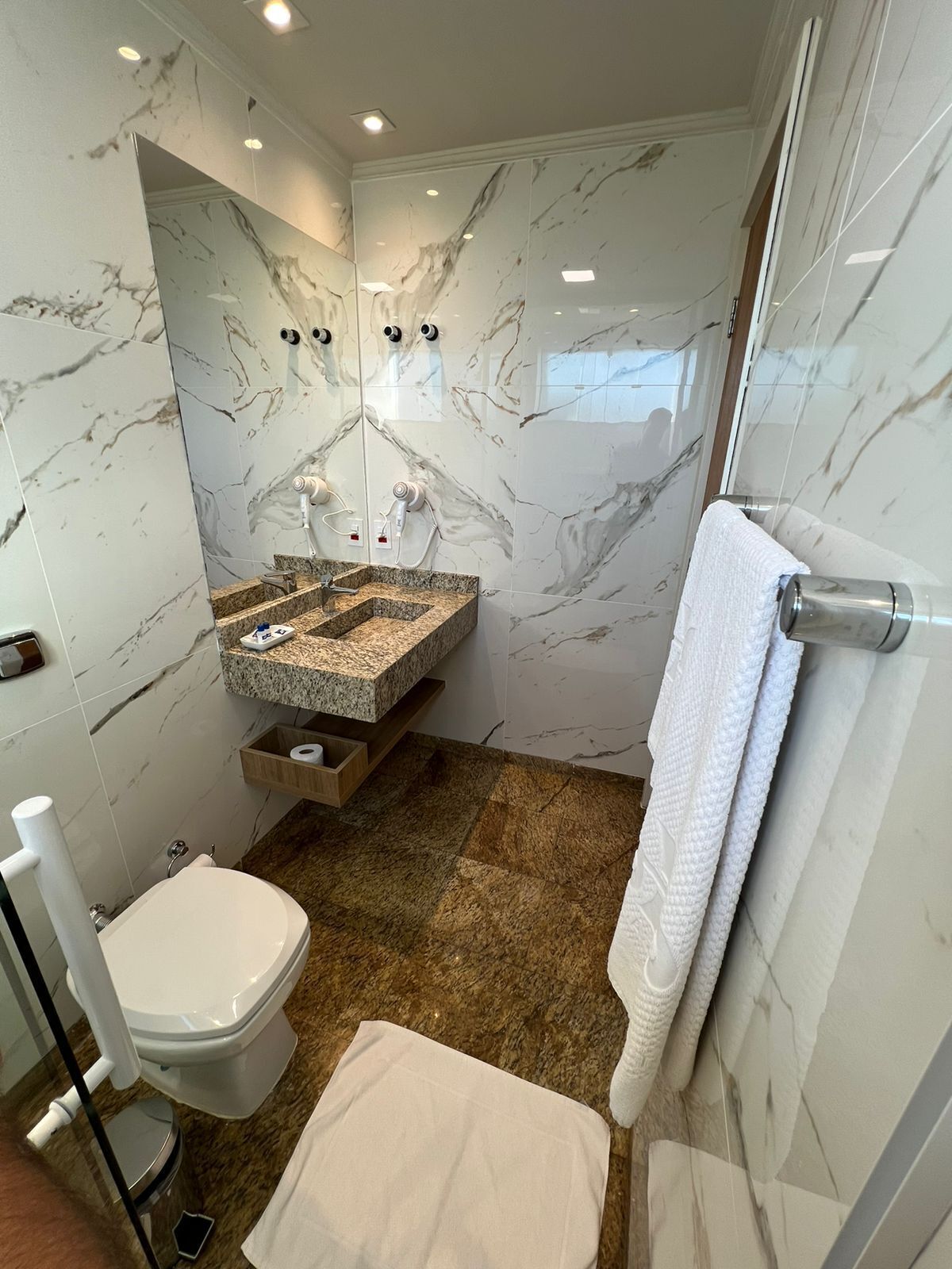 luxury double room | bathroom | shower, free toiletries, hair dryer, towels