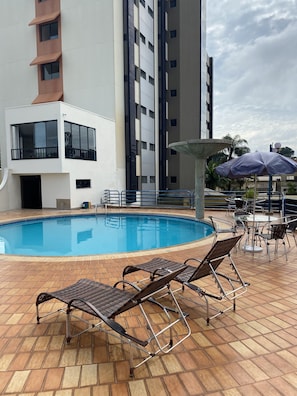 Outdoor pool - HD Plaza Hotel (Assis)